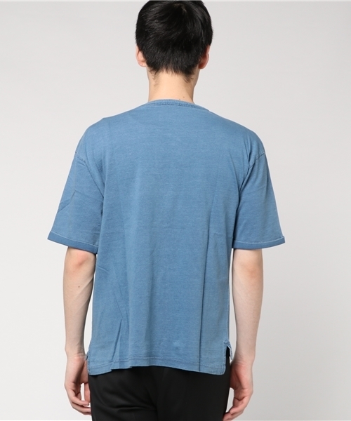 ARCADE（アーケード）の「インディゴ染め ビッグシルエット 胸ポケ付き Tシャツ（Tシャツ/カットソー・メンズ・サックスブルー/ライトブルー/インディゴブルー/ブルー系その他・MEDIUM/LARGE）」の6枚目の写真