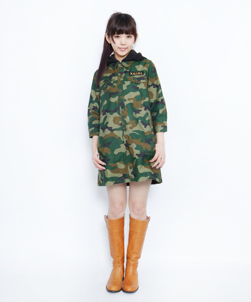 X-girl（エックスガール）の「ARMY SHIRT DRESS（ワンピース・レディース・カモフラージュ/オリーブ/ネイビー・1/2）」の3枚目の写真