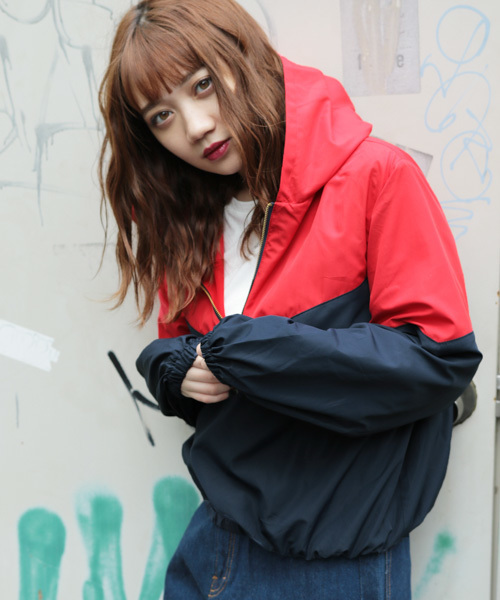 apres jour(アプレジュール)の「配色フードハーフジップ【ZOZOTOWN限定アイテム】(パーカー・レディース・ベージュ/レッド・フリー)」の4枚目の写真