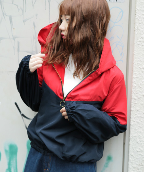 apres jour(アプレジュール)の「配色フードハーフジップ【ZOZOTOWN限定アイテム】(パーカー・レディース・ベージュ/レッド・フリー)」の5枚目の写真