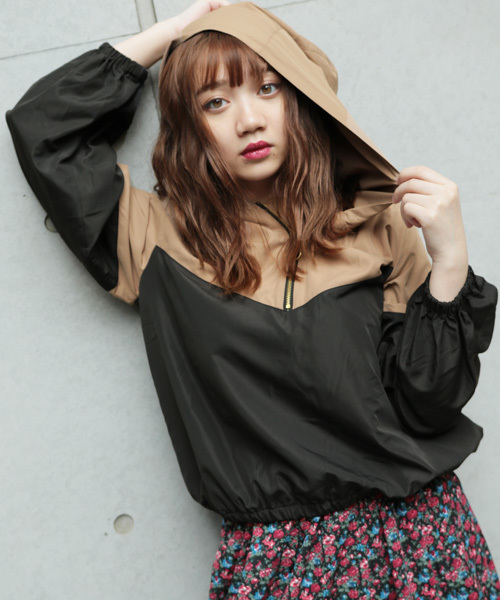 apres jour(アプレジュール)の「配色フードハーフジップ【ZOZOTOWN限定アイテム】(パーカー・レディース・ベージュ/レッド・フリー)」の10枚目の写真