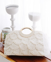 PourVous（プールヴー）の「スカラップビーズパールバッグ 同窓会 結婚式 オケージョン 二次会（ハンドバッグ）」