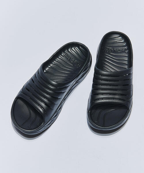 HOKA（ホカ）の「＜HOKA ONE ONE＞ RECOVERY SLIDE/サンダル（サンダル・メンズ・ブラック/ダークグレー・11/8/10/9）」の2枚目の写真