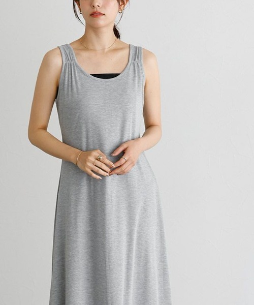 Pierrot（ピエロ）の「●無地ノースリーブ美ラインワンピース ノーマル ロング丈（ワンピース・レディース・パープル系その他2/ブラック/杢グレー/チャコール/ブラウン系その他/カーキオリーブ/ライトカーキ/ネイビー/ブルー系その他/イエロー系その他/ピンク系その他/ブルーパープル・L/M）」の15枚目の写真