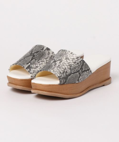 KOBE LETTUCE（コウベレタス）の「厚底ウッド調ウェッジソールワンベルトサボサンダル（サンダル・レディース・パイソン/ゴールド/クリア/ブラウン系その他/ホワイト/ブラック・LL/S/M/L）」の6枚目の写真