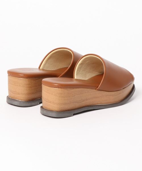 KOBE LETTUCE（コウベレタス）の「厚底ウッド調ウェッジソールワンベルトサボサンダル（サンダル・レディース・パイソン/ゴールド/クリア/ブラウン系その他/ホワイト/ブラック・LL/S/M/L）」の13枚目の写真