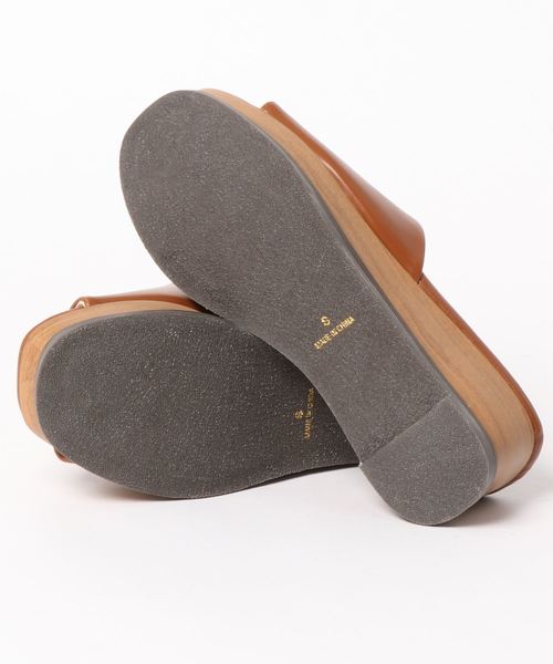 KOBE LETTUCE（コウベレタス）の「厚底ウッド調ウェッジソールワンベルトサボサンダル（サンダル・レディース・パイソン/ゴールド/クリア/ブラウン系その他/ホワイト/ブラック・LL/S/M/L）」の11枚目の写真