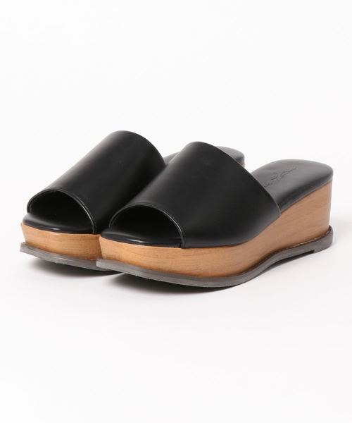 KOBE LETTUCE（コウベレタス）の「厚底ウッド調ウェッジソールワンベルトサボサンダル（サンダル・レディース・パイソン/ゴールド/クリア/ブラウン系その他/ホワイト/ブラック・LL/S/M/L）」の10枚目の写真