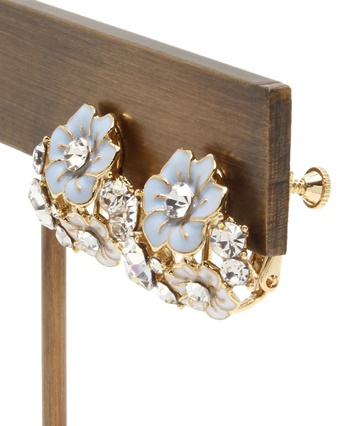 Khaju（カージュ）の「Khaju:スモールフラワーイヤリング（イヤリング・レディース・クリーム/ライトブルー・ONE SIZE）」の3枚目の写真