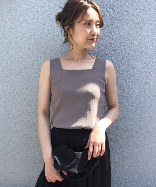 PICCIN(ピッチン)の「ゴム地スクエアネックタンクトップ(タンクトップ・レディース・ブラック/オフホワイト/ブルー/グリーン/グレイッシュベージュ・M)」の3枚目の写真