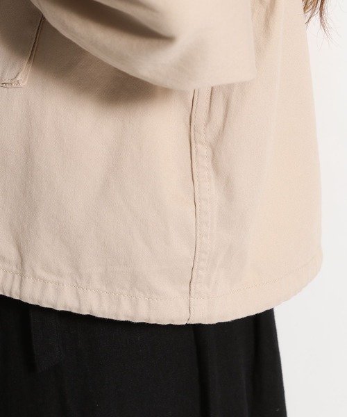 niko and...（ニコアンド）の「サテンドロストミリタリージャケット（ミリタリージャケット・レディース・カーキ/ブルー/アイボリー・MEDIUM/LARGE）」の20枚目の写真