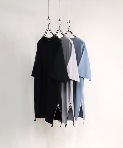 Confirm(コンファーム)の「Confirm / コンファーム サイドジップビッグシルエットTシャツ(Tシャツ/カットソー・メンズ・ブラック/グレー/サックスブルー・M/L)」の3枚目の写真