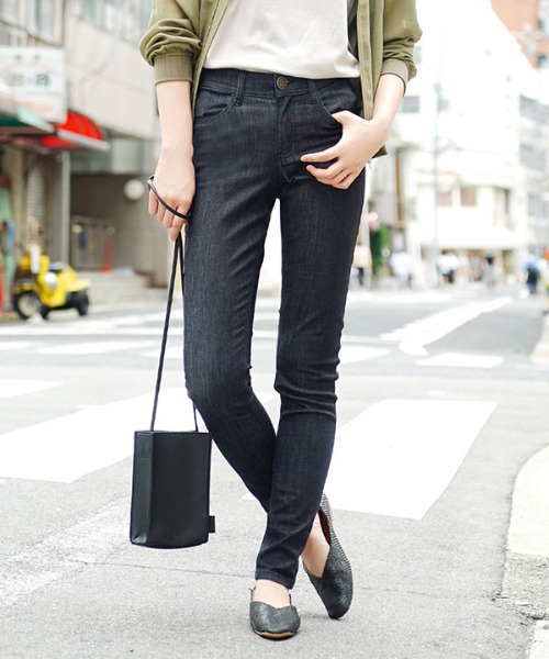 zootie（ズーティー）の「エアパンツ［スタンダードスキニー]（その他パンツ・レディース・ブラック/オリーブ/インディゴブルー/ブラック系その他/ダークベージュ/ブルー系その他2/グレー系その他/ブルー系その他/チャコール/ケミカルウォッシュ/ホワイト系その他・L/M/LL/S）」の3枚目の写真