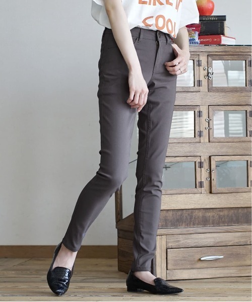 zootie（ズーティー）の「エアパンツ［スタンダードスキニー]（その他パンツ・レディース・ブラック/オリーブ/インディゴブルー/ブラック系その他/ダークベージュ/ブルー系その他2/グレー系その他/ブルー系その他/チャコール/ケミカルウォッシュ/ホワイト系その他・L/M/LL/S）」の5枚目の写真