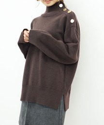 肩ボタンハイネックニット