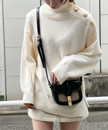 肩ボタンハイネックニット