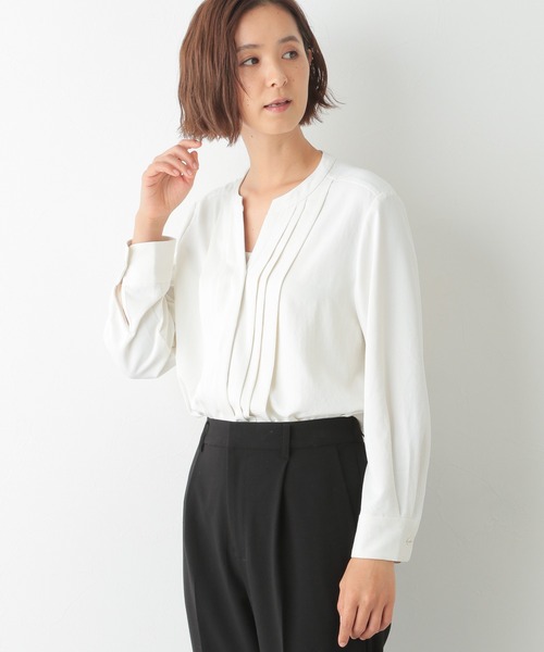 LEPSIM(レプシィム)の「タックデザインブラウス21S 921866(シャツ/ブラウス・レディース・ブラック/オフホワイト/ブルー/グレイッシュベージュ・MEDIUM/LARGE)」の3枚目の写真