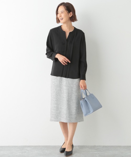 LEPSIM(レプシィム)の「タックデザインブラウス21S 921866(シャツ/ブラウス・レディース・ブラック/オフホワイト/ブルー/グレイッシュベージュ・MEDIUM/LARGE)」の6枚目の写真