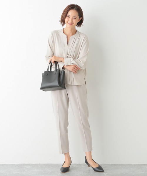LEPSIM(レプシィム)の「タックデザインブラウス21S 921866(シャツ/ブラウス・レディース・ブラック/オフホワイト/ブルー/グレイッシュベージュ・MEDIUM/LARGE)」の7枚目の写真