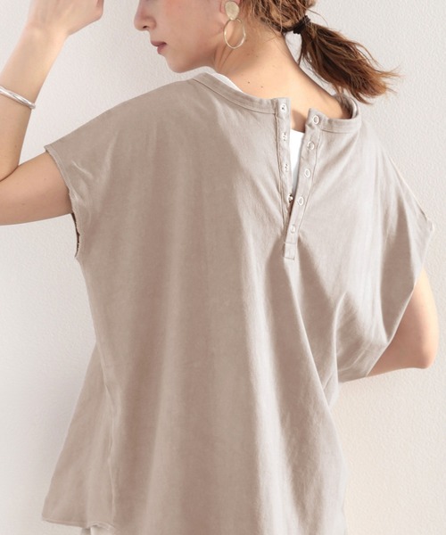 classicalelf（クラシカルエルフ）の「綿100％　絶妙ヴィンテージ。スノーウォッシュ加工2wayヘンリーTシャツ。（Tシャツ/カットソー・レディース・ブラック/グレー/ブルー/モカ/グレイッシュベージュ・MEDIUM/LARGE/X-LARGE）」の16枚目の写真