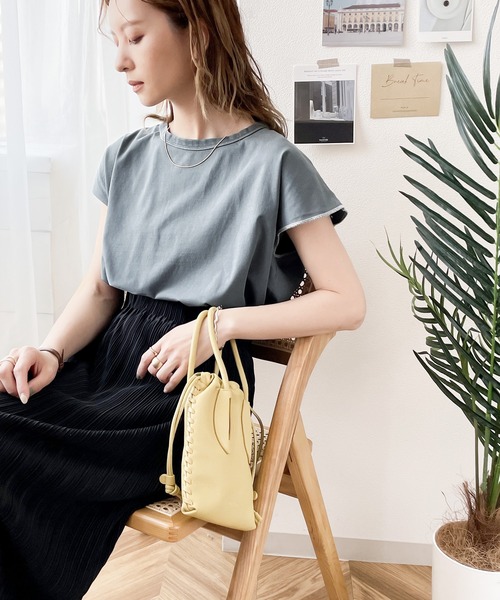 classicalelf（クラシカルエルフ）の「綿100％　絶妙ヴィンテージ。スノーウォッシュ加工2wayヘンリーTシャツ。（Tシャツ/カットソー・レディース・ブラック/グレー/ブルー/モカ/グレイッシュベージュ・MEDIUM/LARGE/X-LARGE）」の19枚目の写真