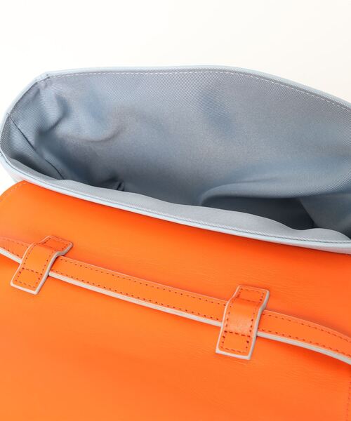 intoxic.（イントキシック）の「intoxic イントキシック POPPY LARGE（ショルダーバッグ・レディース・オレンジ/ベージュ・FREE）」の7枚目の写真