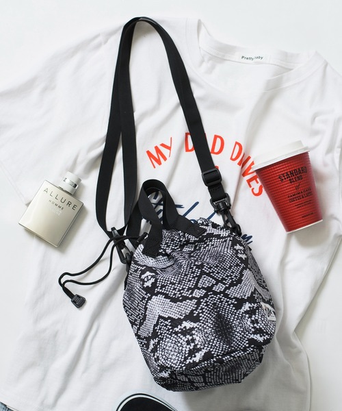 Drifter（ドリフター）の「【Drifter】/DRAWSTRING POUCH ドリフター円マチドローストリングショルダーバッグ ※（ショルダーバッグ・レディース・ブラック/ダークブラウン/ベージュ/ブラウン/レオパード/アニマル/グリーン/ピンク/ブルー/ネイビー/パープル/その他1/グレー/その他2/その他4/その他5/その他3/グリーン系その他2/イエロー/その他7/その他8/バーガンディー/その他9/カモフラージュ・FREE）」の16枚目の写真