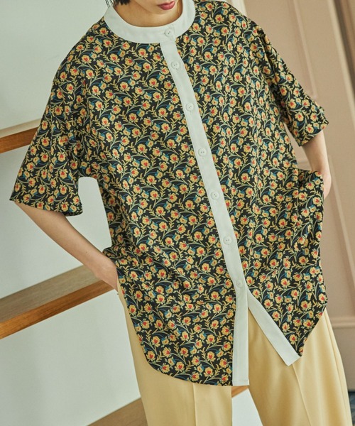 VACANCY（ヴァカンシー）の「クレリック花柄ハーフシャツ（シャツ/ブラウス・レディース・ブラック/グリーン・FREE）」の2枚目の写真