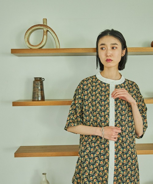 VACANCY（ヴァカンシー）の「クレリック花柄ハーフシャツ（シャツ/ブラウス・レディース・ブラック/グリーン・FREE）」の7枚目の写真