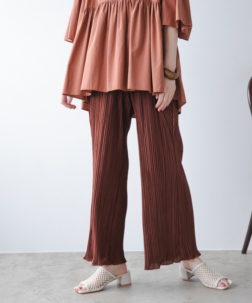 A part by（アパートバイ）の「プリーツフレアイージーパンツ　947447（その他パンツ・レディース・ブラック/ブラウン系その他/ベージュ/カーキ/ライトブルー・SMALL/MEDIUM）」の3枚目の写真
