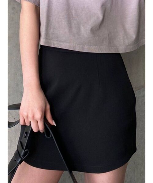 EMODA(エモダ)の「カーブミニスカート(スカート・レディース・ホワイト/ブラック/その他・SMALL/MEDIUM)」の2枚目の写真