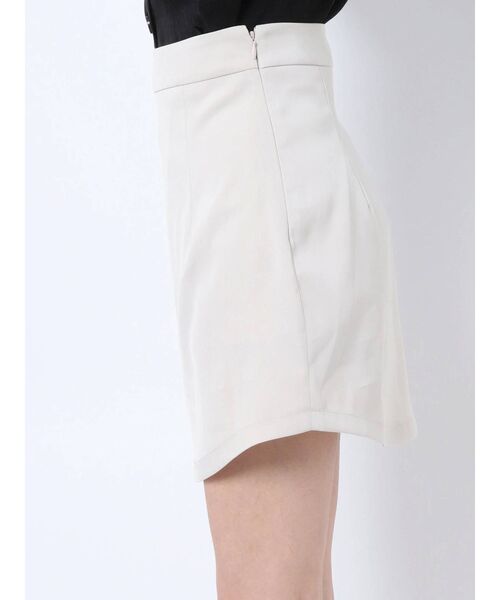 EMODA(エモダ)の「カーブミニスカート(スカート・レディース・ホワイト/ブラック/その他・SMALL/MEDIUM)」の17枚目の写真