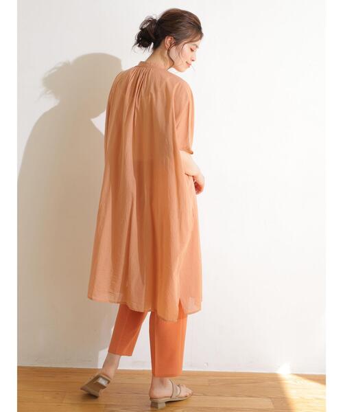 Green　Parks（グリーンパークス）の「I ギャザーゆったりチュニック＊（チュニック・レディース・ブラック/オレンジ/グレイッシュベージュ/オフホワイト・FREE）」の6枚目の写真