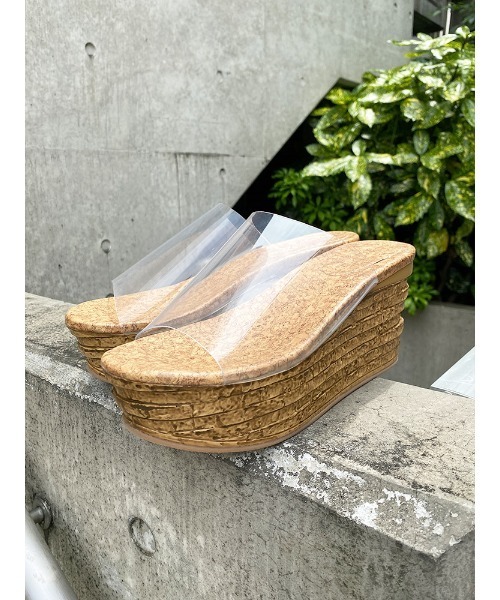 ENVYM（アンビー）の「ウェッジセンターシームサンダル（サンダル・レディース・クリア/ブラック・24.5cm/23.5cm/22.5cm）」の2枚目の写真