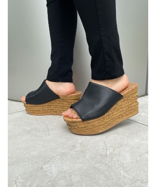 ENVYM（アンビー）の「ウェッジセンターシームサンダル（サンダル・レディース・クリア/ブラック・24.5cm/23.5cm/22.5cm）」の5枚目の写真