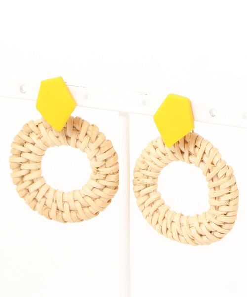 tone（トーン）の「【atelier*mio】クレイ × ラタン pierce（ピアス（両耳用）・レディース・ホワイト/ブラック/パープル/レッド/イエロー/ブルー/グリーン・FREE）」の6枚目の写真