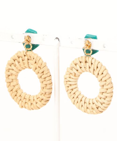 tone（トーン）の「【atelier*mio】クレイ × ラタン pierce（ピアス（両耳用）・レディース・ホワイト/ブラック/パープル/レッド/イエロー/ブルー/グリーン・FREE）」の8枚目の写真