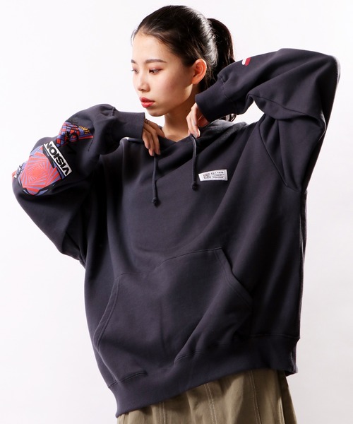 VISION STREET WEAR(ヴィジョンストリートウェア)の「【VISION STREET WEAR】スリーブロゴ裏毛フーディー(パーカー・メンズ・チャコールグレー/ブルー/キナリ・M/L)」の1枚目の写真