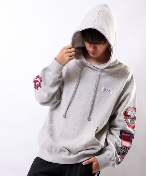 VISION STREET WEAR(ヴィジョンストリートウェア)の「【VISION STREET WEAR】スリーブロゴ裏毛フーディー(パーカー・メンズ・チャコールグレー/ブルー/キナリ・M/L)」の2枚目の写真
