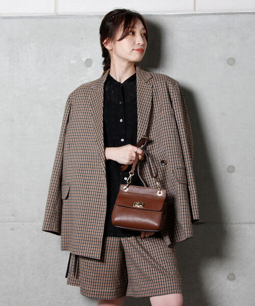 AULENTTI（オウレンティ）の「【AULENTTI/オーレンティ】ひねり金具フラップミニポシェット（ショルダーバッグ・レディース・ブラウン/ブラック・FREE）」の3枚目の写真