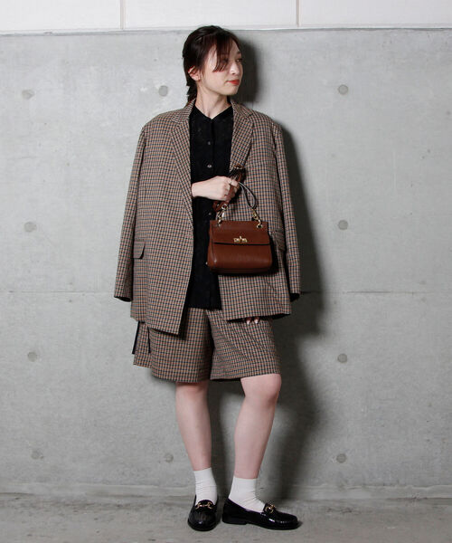 AULENTTI（オウレンティ）の「【AULENTTI/オーレンティ】ひねり金具フラップミニポシェット（ショルダーバッグ・レディース・ブラウン/ブラック・FREE）」の5枚目の写真