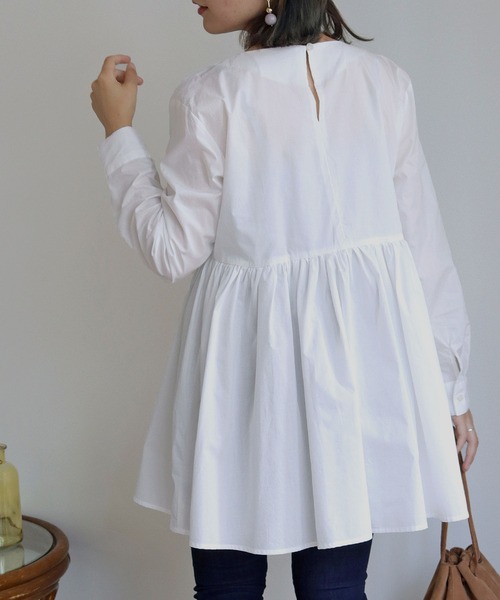 HER CLOSET（ハークローゼット）の「【shemoshelly】ペプラムブラウス（シャツ/ブラウス・レディース・ホワイト/ブラック/ブラウン/グレイッシュベージュ・M）」の2枚目の写真