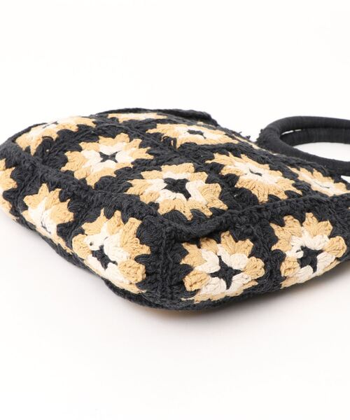 Kastane(カスタネ)の「パッチワークハンドクロシェBAG(トートバッグ・レディース・アイボリー/ブラック/グリーン・FREE)」の7枚目の写真