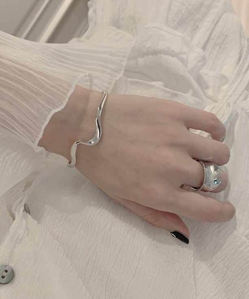 yu-ka（ユーカ）の「YU-KA : シルバーワイドリング（リング・レディース・シルバー・ONE SIZE）」の2枚目の写真