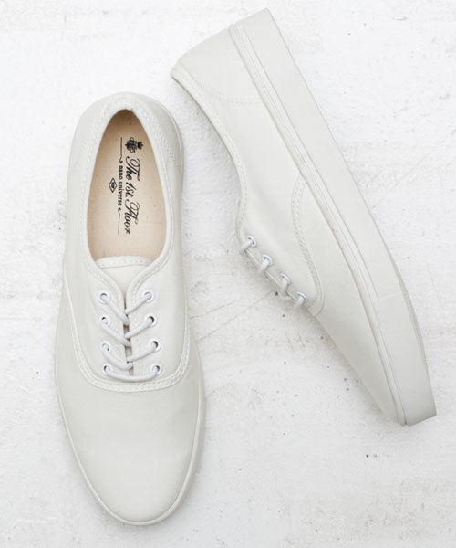 NANO universe（ナノユニバース）の「：キャンバスカラースニーカー（スニーカー・メンズ・ネイビー/オフホワイト/ターコイズブルー/グリーン/ブラック/イエロー/レッド/ピンク/パープル・41/42/37/44/43/38/36/39）」の2枚目の写真