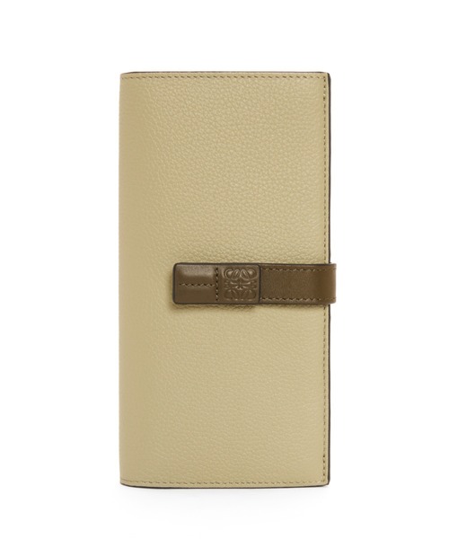 LOEWE(ロエベ)の「バーティカル ウォレット ラージ (グレインカーフ)(財布・レディース・ライトピンク/ベージュ系その他/グリーン系その他/ブラウン系その他/グリーン系その他2/ピンク×イエロー/グレー/ホワイト×ライム/グリーン系その他4/グリーン系その他5・ONE SIZE)」の7枚目の写真