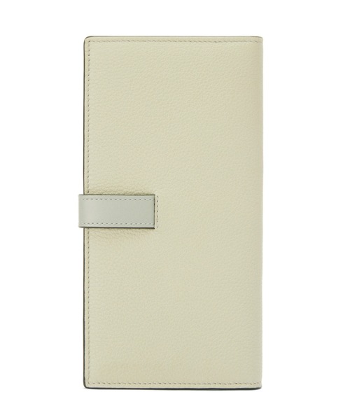 LOEWE(ロエベ)の「バーティカル ウォレット ラージ (グレインカーフ)(財布・レディース・ライトピンク/ベージュ系その他/グリーン系その他/ブラウン系その他/グリーン系その他2/ピンク×イエロー/グレー/ホワイト×ライム/グリーン系その他4/グリーン系その他5・ONE SIZE)」の19枚目の写真