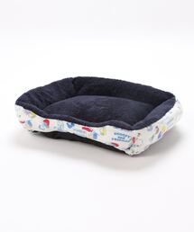 Burner（バーナー）の「【PEANUTS】PEANUTS スヌーピー総柄ソファベッド 　 SN212-052-013 ペット用品 ベッド マット（ペット用クッション/マット・キッズ）」