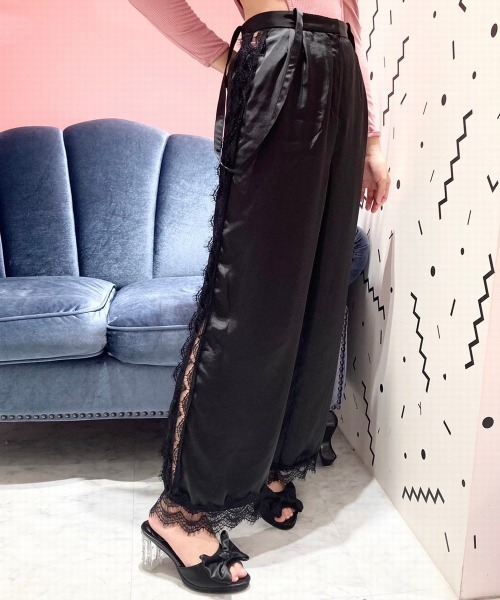 lilLilly（リルリリー）の「サテンレースパンツ（その他パンツ・レディース・ホワイト/ブラック/ピンク/ブルー・FREE）」の9枚目の写真