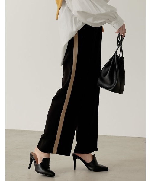 Re:EDIT（リエディ）の「[低身長/高身長サイズ有]選べる2TYPEとろみクロスセンタープレスサイドラインパンツ（その他パンツ・レディース・ブラック/ベージュ/パープル/キャメル/ラベンダー/ブラック系その他/ベージュ系その他/ブラウン系その他・MEDIUM/LARGE/SHORT/TALL）」の19枚目の写真